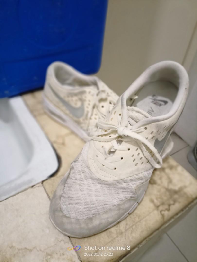 Nike air (Category: Sneakers) located in Las Pinas. Submitted by tabsilog (Listing ID 1166568051, Image 2). Description: rush sale Nike Eric Koston Signature model shoes good condition size 8.5 mens P1k neg pm is key.