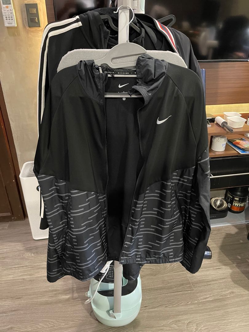 nikewind breaker