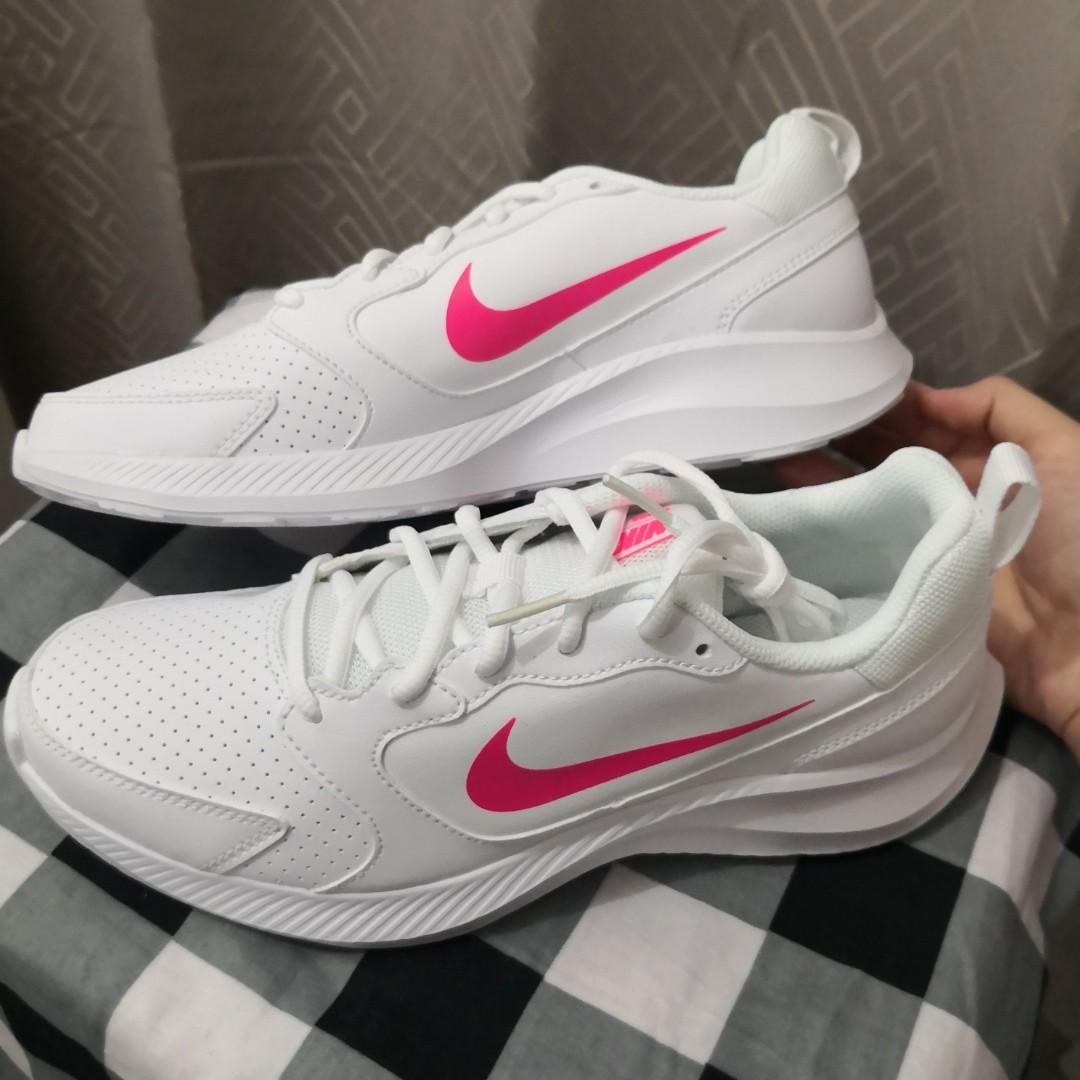 Todos Running Shoes in White/Hyper Pink 