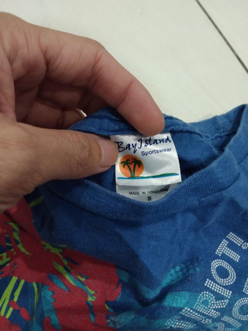 PARAMORE (Category: Tshirts & Polo Shirts) located in Bandar Labuan. Submitted by daus_danzig (Listing ID 1166579628, Image 3). Description: Tag Bay Islands Made in Honduras 100 cotton Kondisi cun Pit 17/25.5 Jahit Double Xda tulang tepi.