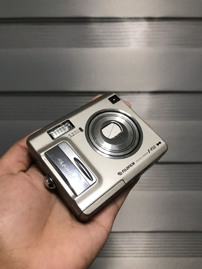 RARE Fujifilm Finepix F450 (Mint Condition), Photography, Cameras