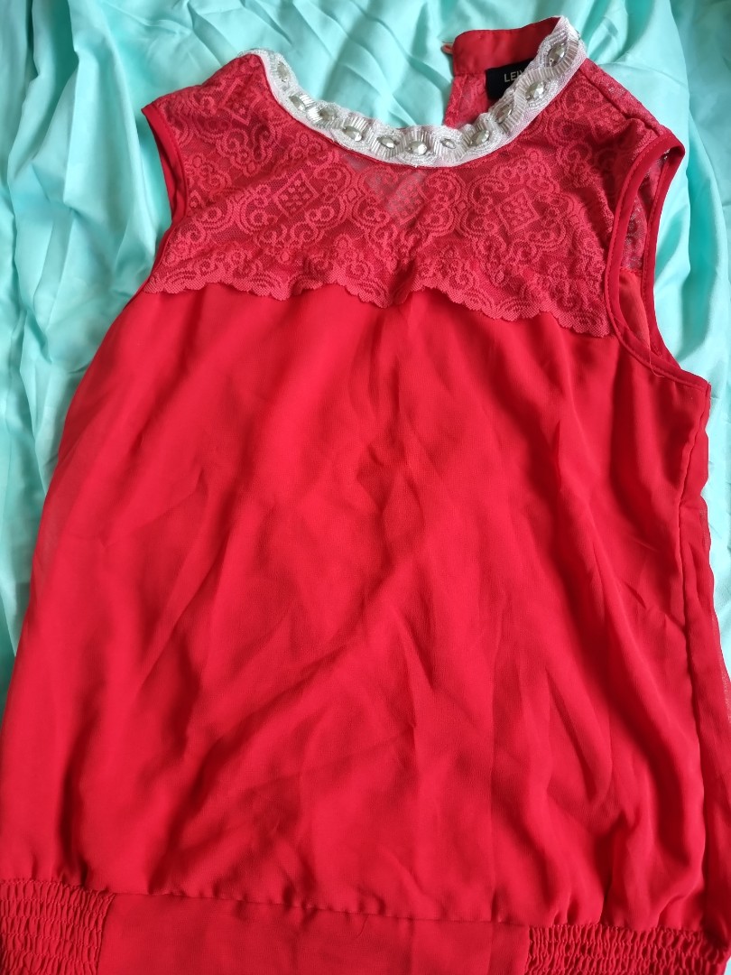 Red high clearance neck sleeveless top
