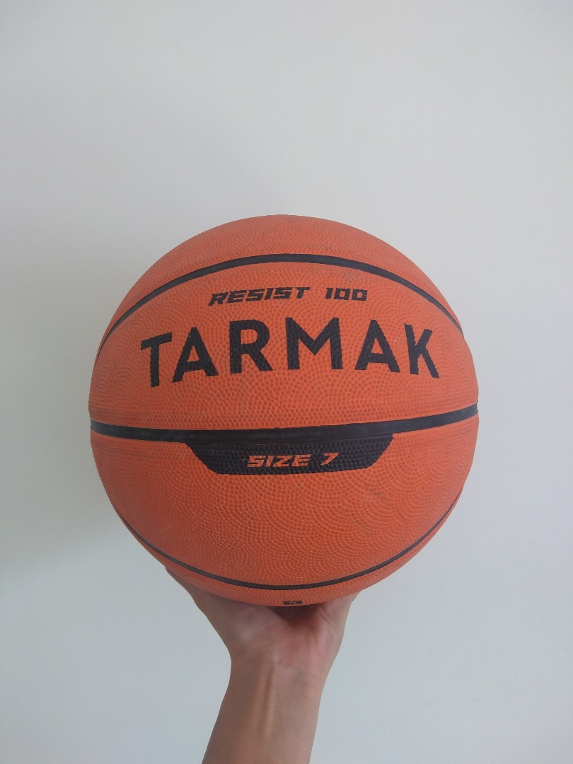 Tarmak Resist 100 Rubber Basketball Size 7 Good Durability with