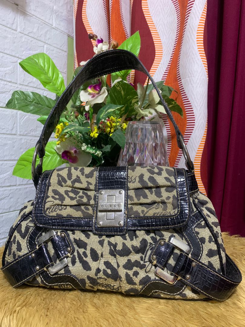 Vintage Guess Shoulder bag, Women's Fashion, Bags & Wallets, Shoulder