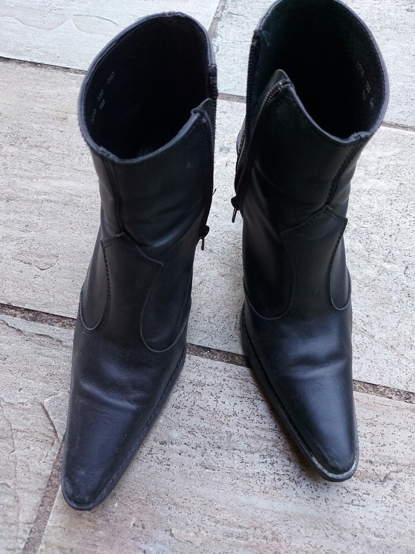 Zara boots, Women's Fashion, Footwear, Boots on Carousell