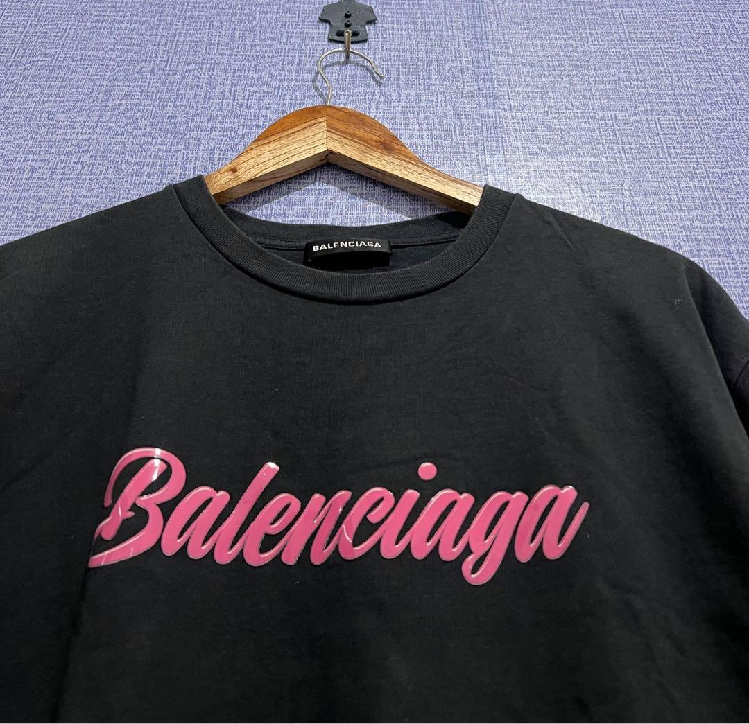 Balenciaga Crestprint cotton Tshirt 1440 BRL  liked on Polyvore  featuring tops tshirts black graphic t   Balenciaga t shirt Cotton  tshirt Tshirt print