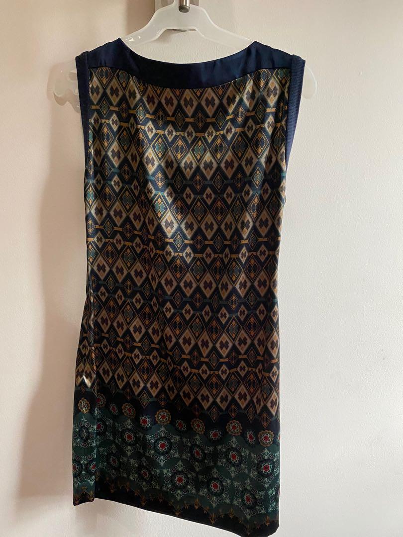 BCBG Silk Dress (Category: Dresses) located in Mandaluyong City. Submitted by kris.p (Listing ID 1166682649, Image 3). Description: BCBG Silk Dress Super comfy and pretty Excellent Condition Used Once only Good as new.