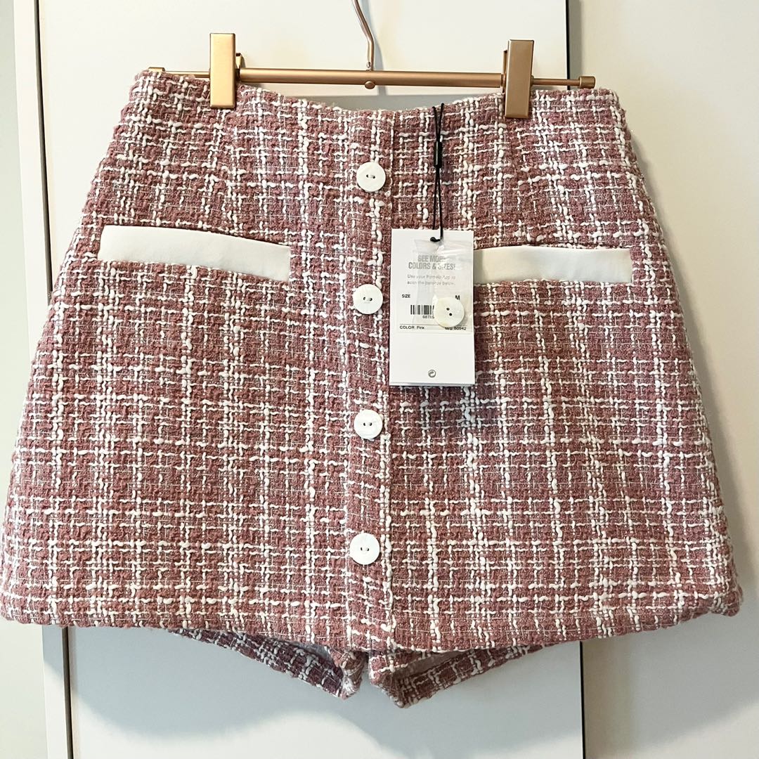 Brand New Pomelo Tweed Skort in Pink, Women's Fashion, Bottoms, Shorts on Carousell