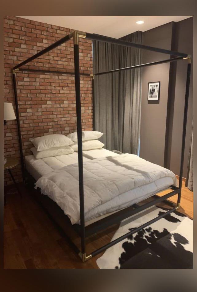 CB2 Queen Canopy Bed with Mattress Included Crate&Barrel Taylor B 