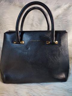 Charles & Keith / Size 33 x 24