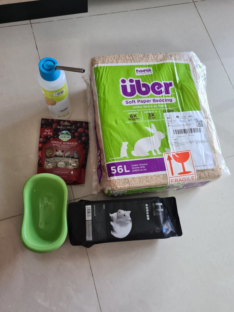 Clearing new hamster bedding and food, Pet Supplies, Pet Food on Carousell