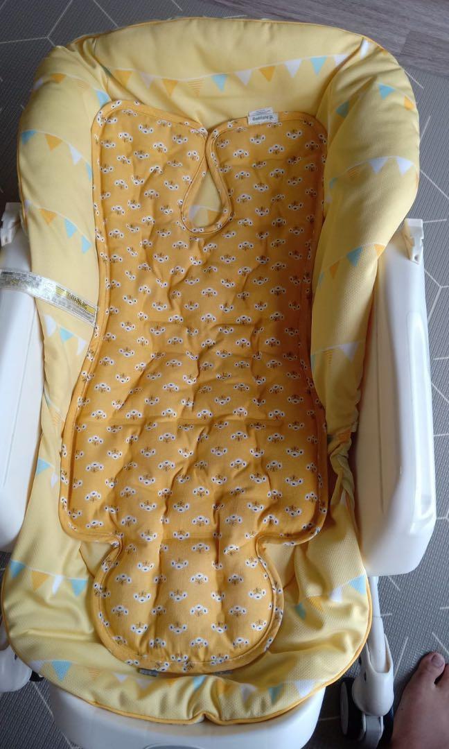 Combi Joy Parenting Station Rocker Manual Rocking High Chair for