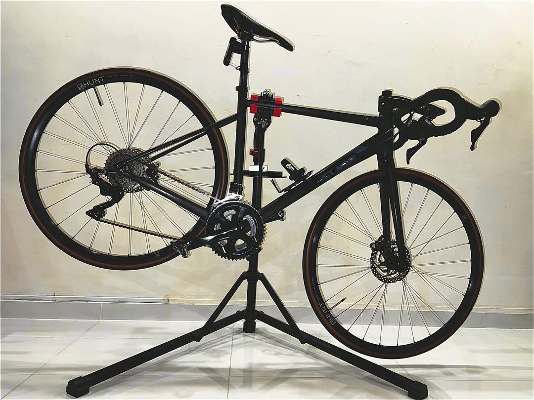 Cube Attain SL Road Bicycle with 105 R7020 Hydraulic Disc Brake and Hunt wheel set