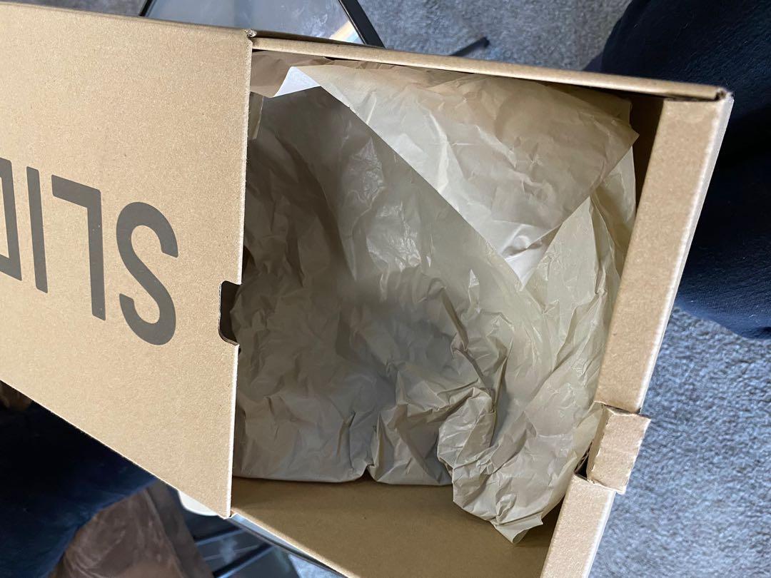 EMPTY YEEZY SLIDE BOX, Men's Fashion, Footwear, Sneakers on Carousell