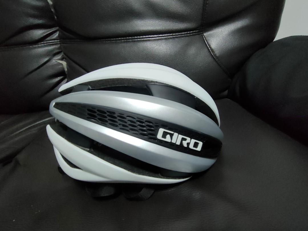 Giro Synthe L size not MIPS. Asian fit 