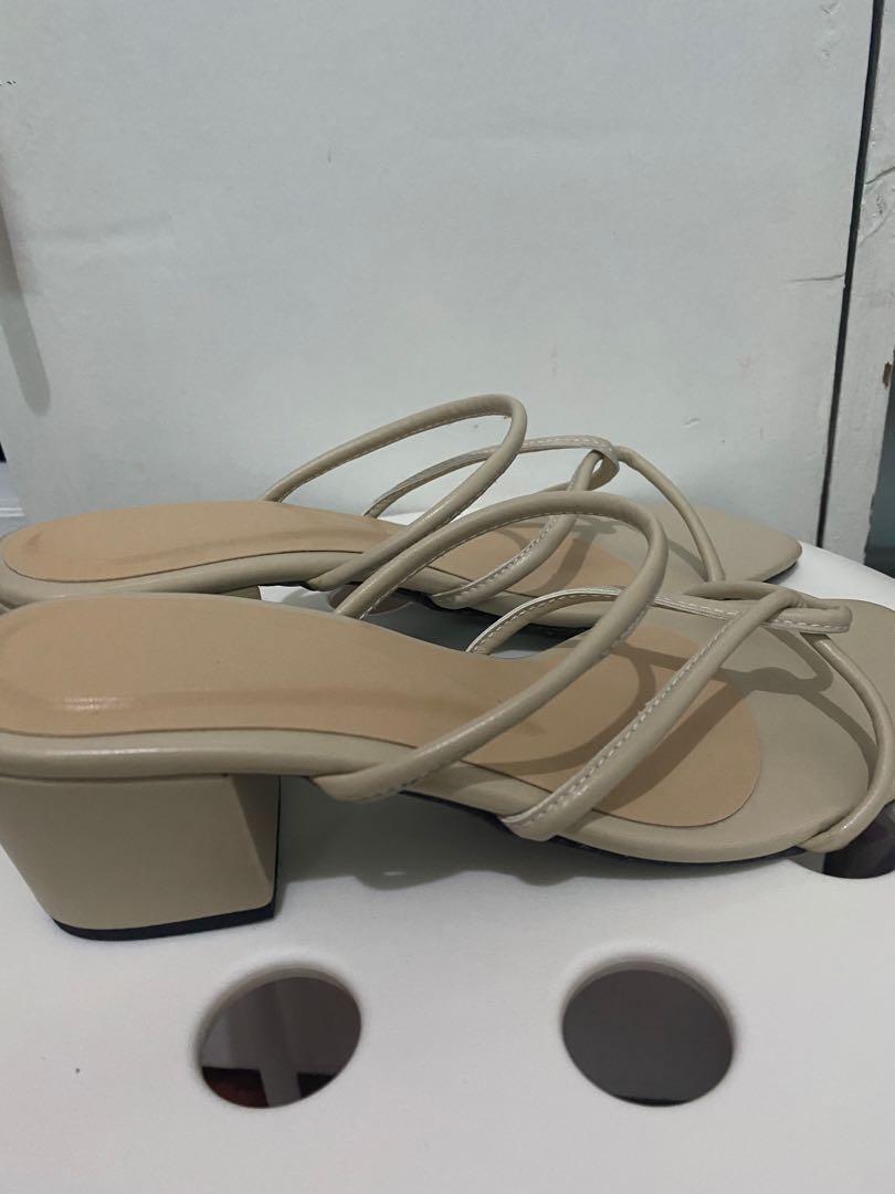 Heels for 2 bundle (Category: Heels) located in Imus. Submitted by a_bys (Listing ID 1166736487, Image 3). Description: BRAND NEW SMALL SIze for me size 6 (23 to 23.5 cm) 2 for 850 .