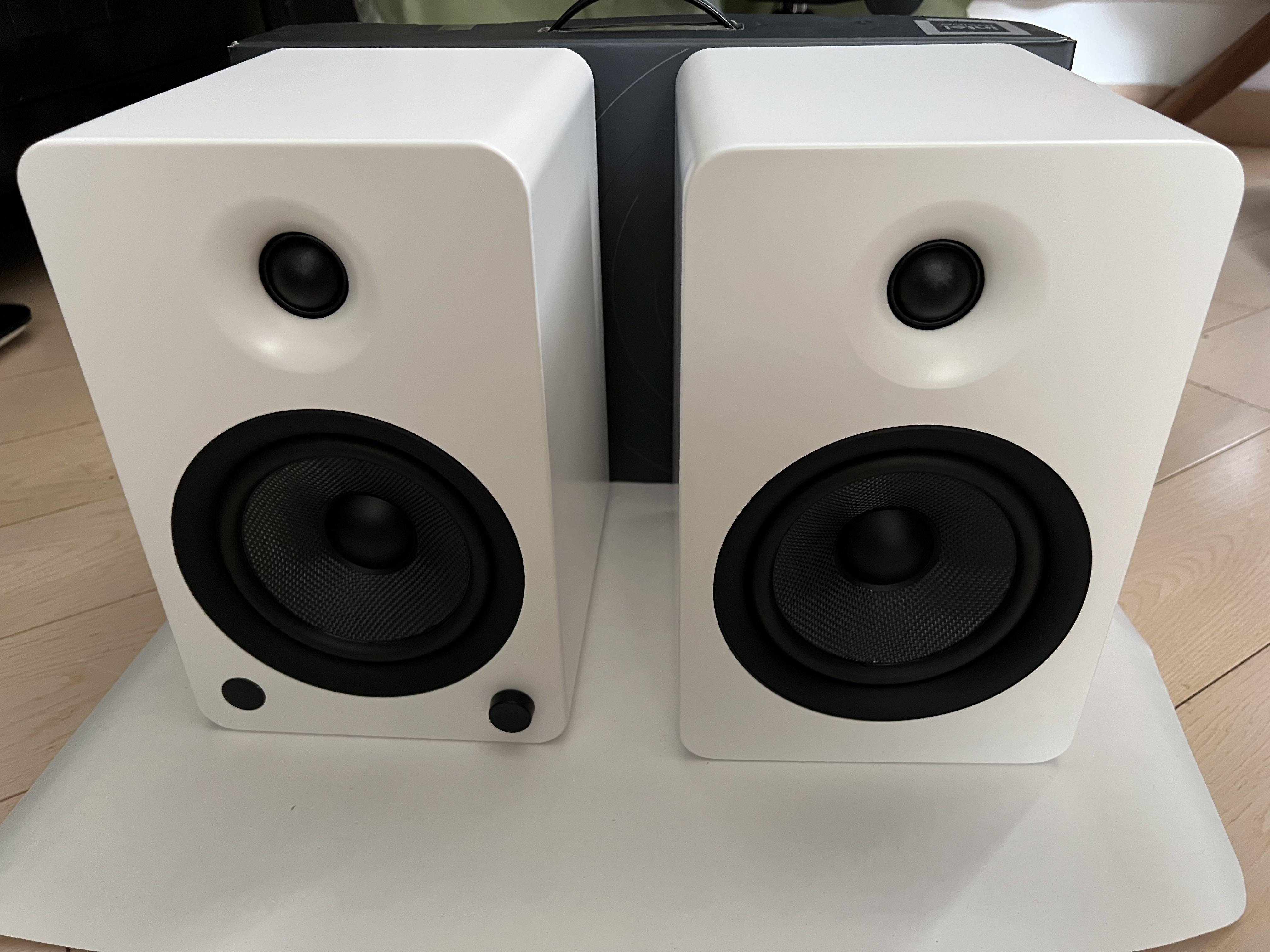 Kanto YU6 + SP6 speaker stand, 音響器材, Soundbar、揚聲器、藍牙喇叭、耳擴 Carousell