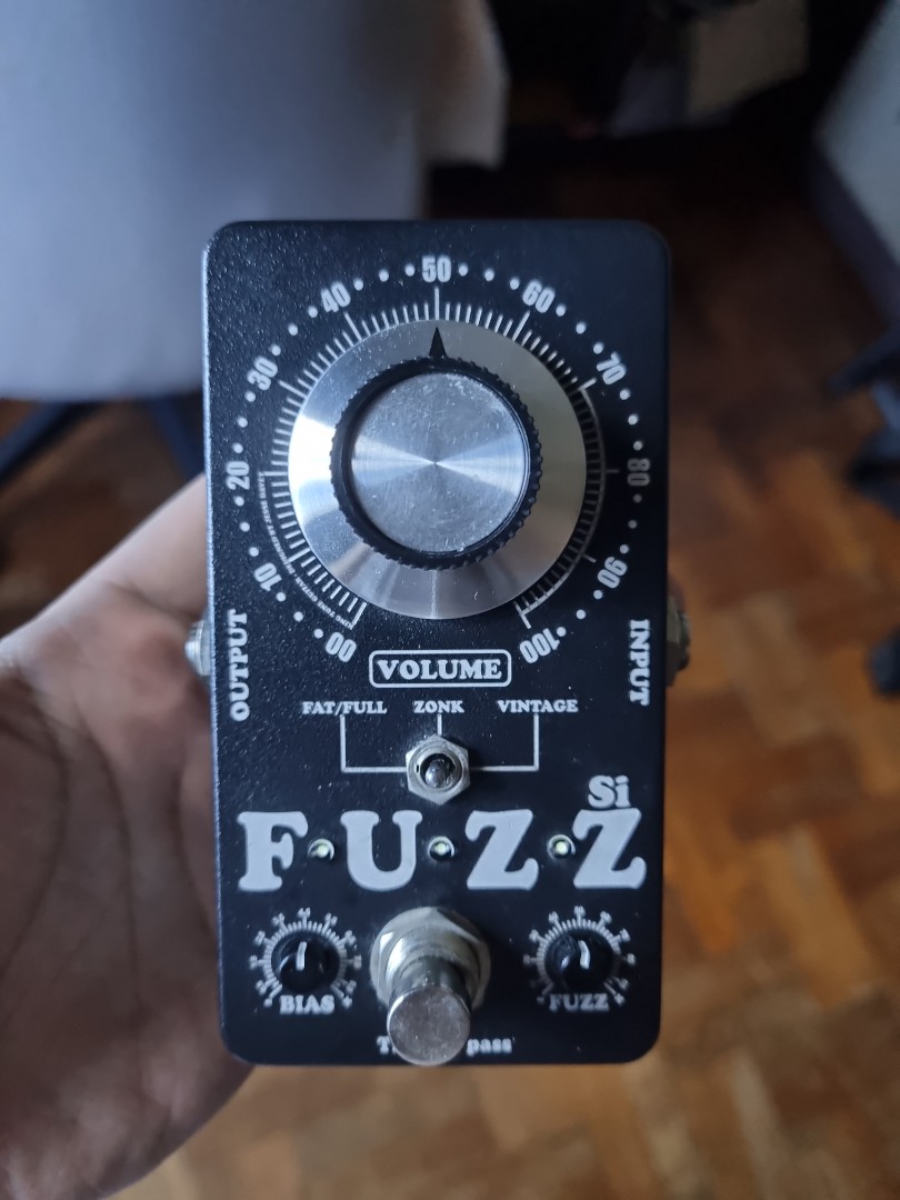 KingTone miniFUZZ Si fuzz guitar pedal, Hobbies & Toys, Music & Media