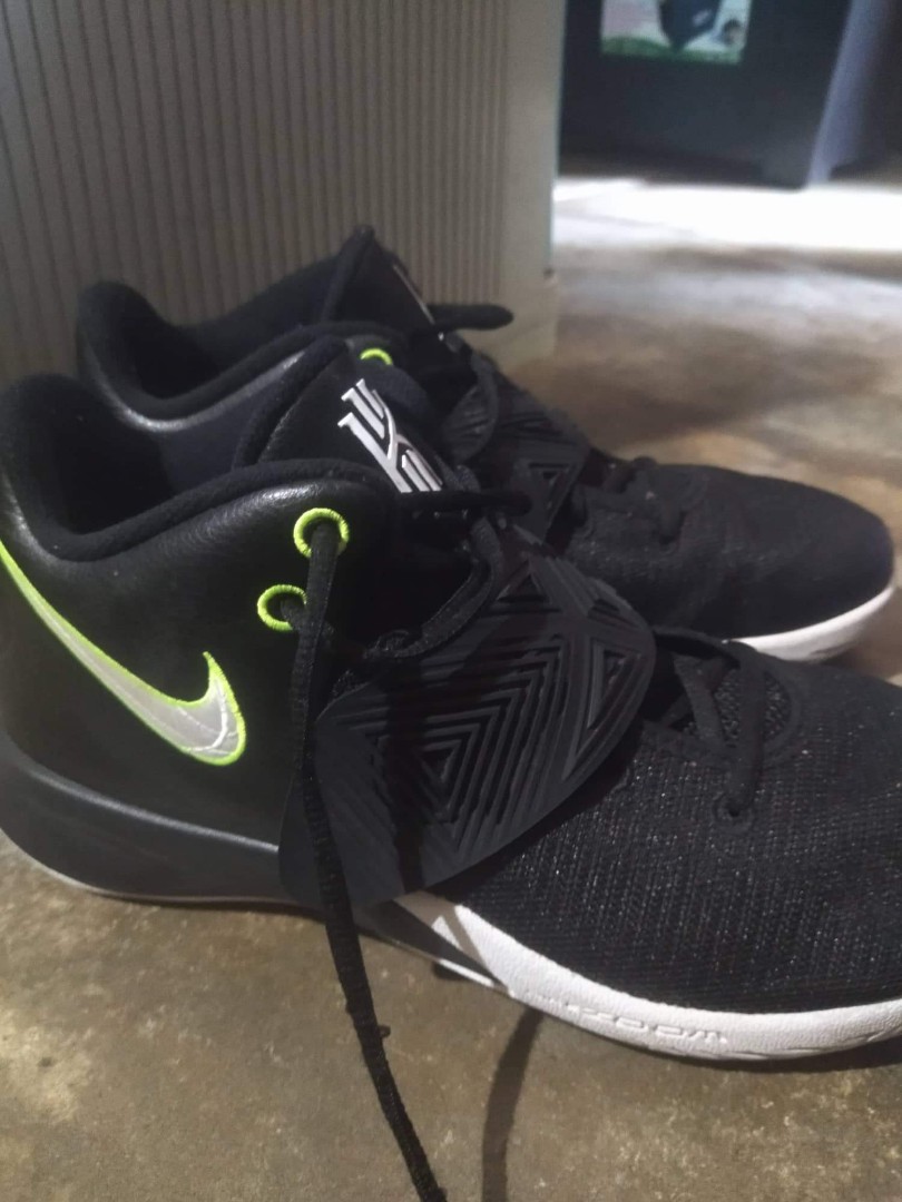 KYRIE IRVING FLY TRAP 3, Men's Fashion, Footwear, Sneakers on Carousell