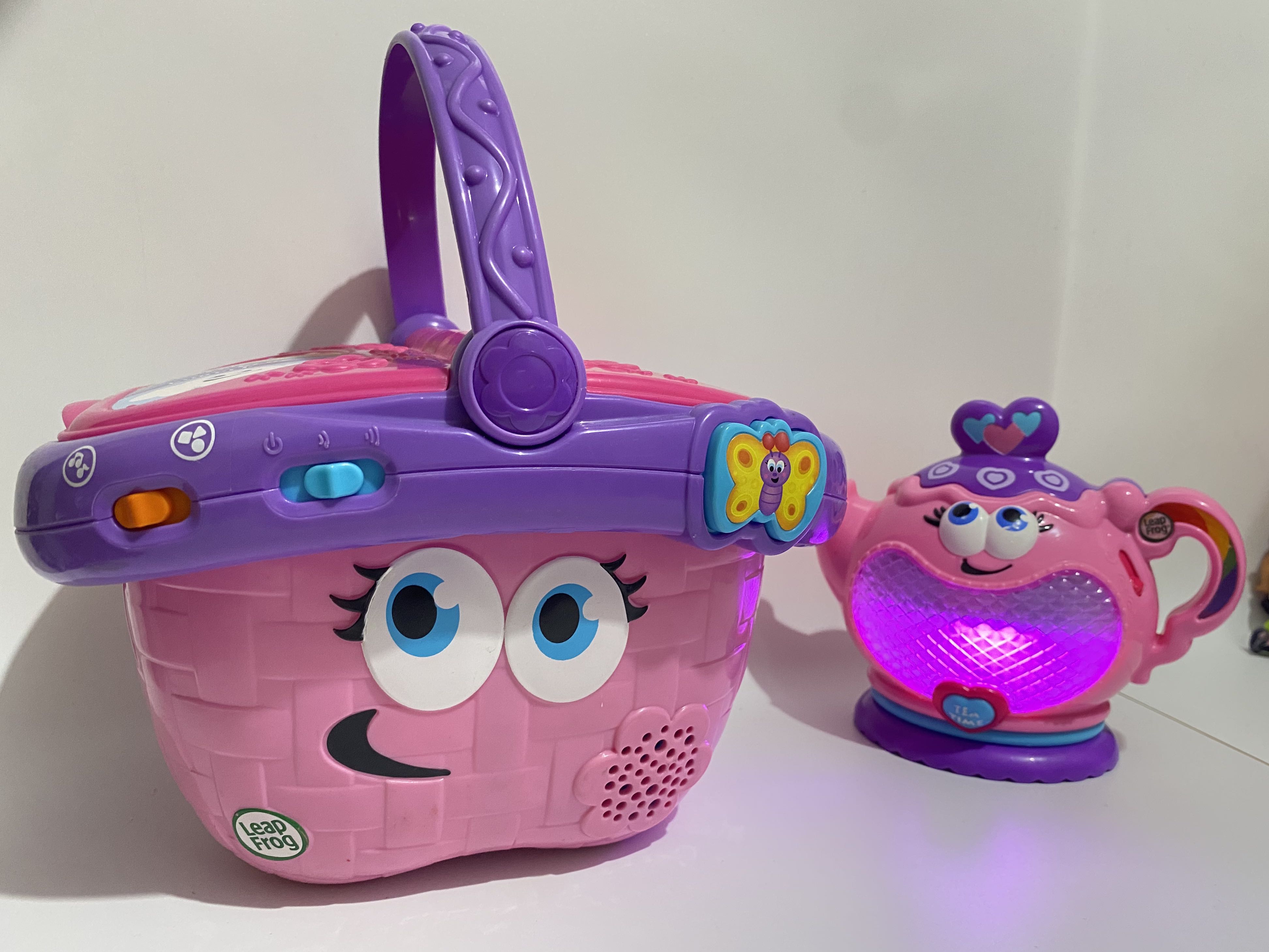 Leapfrog Picnic basket and teapot bundle(battop), Hobbies & Toys, Toys