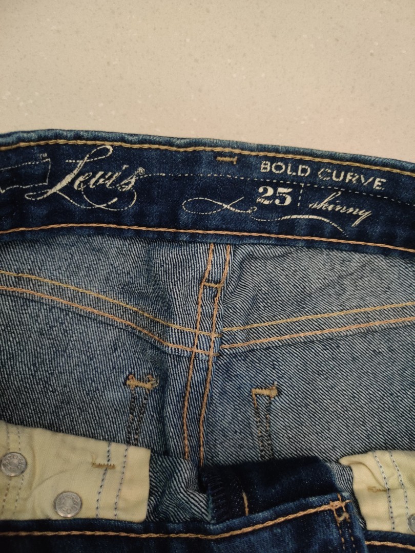 Levi's Bold Curve Skinny Jeans Size: 25