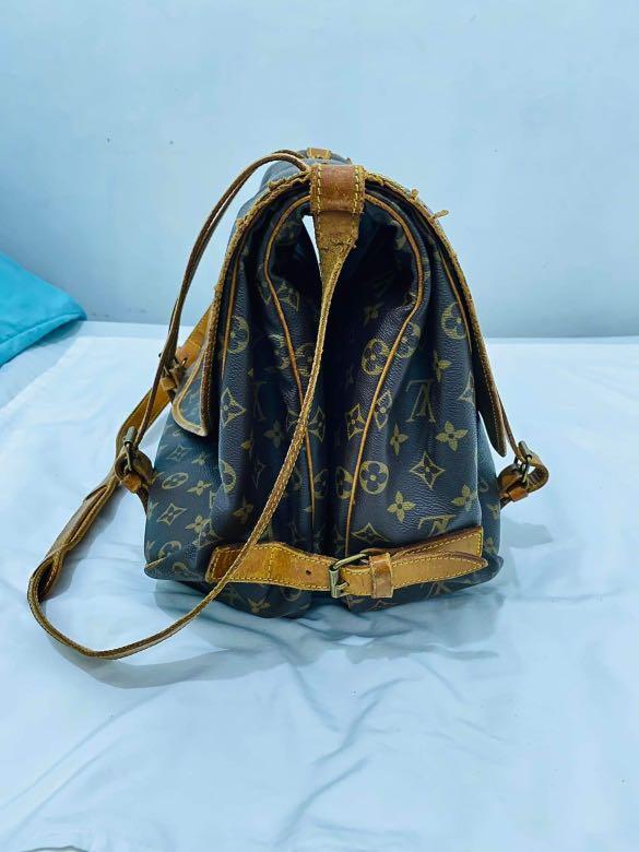 Louis Vuitton Saumur 45 (Category: Luxury Bags & Wallets) located in San Fernando. Submitted by annmhrie (Listing ID 1166779779, Image 2). Description: Pinaka malaking bag sa saumur. 1. wear and tear on the inner part of the sling. outer part looks fine 2. water marks on belts 3. flaked leather on edges as seen on pictures Message me for more info. .