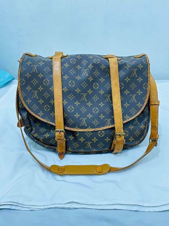 Louis Vuitton Saumur 45 (Category: Luxury Bags & Wallets) located in San Fernando. Submitted by annmhrie (Listing ID 1166779779, Image 1). Description: Pinaka malaking bag sa saumur. 1. wear and tear on the inner part of the sling. outer part looks fine 2. water marks on belts 3. flaked leather on edges as seen on pictures Message me for more info. .