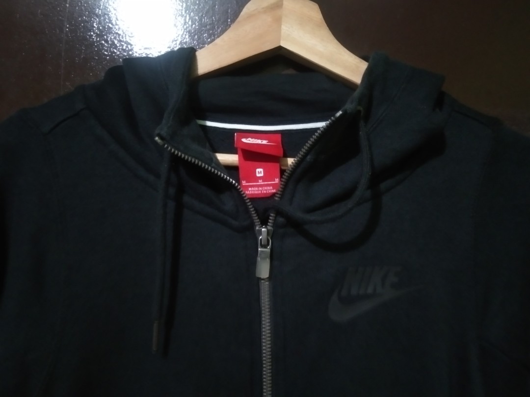 Nike Red tag Hoodie, Men's Fashion 