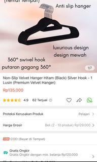 Non slip velvet hanger in black silver