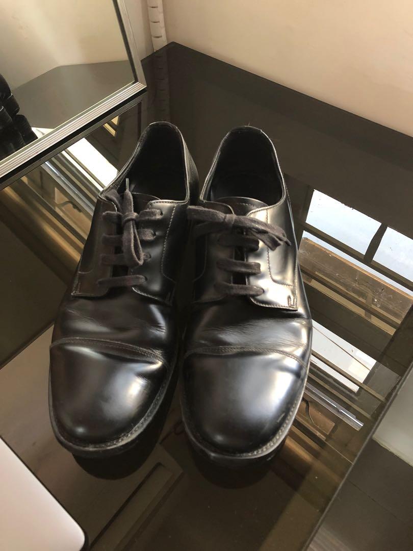 Prada Derby Shoes (Category: Dress Shoes) located in Santo Domingo. Submitted by jawnbuyer (Listing ID 1166644499, Image 1). Description: Prada Derby Shoes -Fits like an 8.5-9 -7.5/10 condition - has some scratches, and natural signs of wear on the leather -Attached a sole protector with grip -Lots of lives left Price: 3.5k + sf.