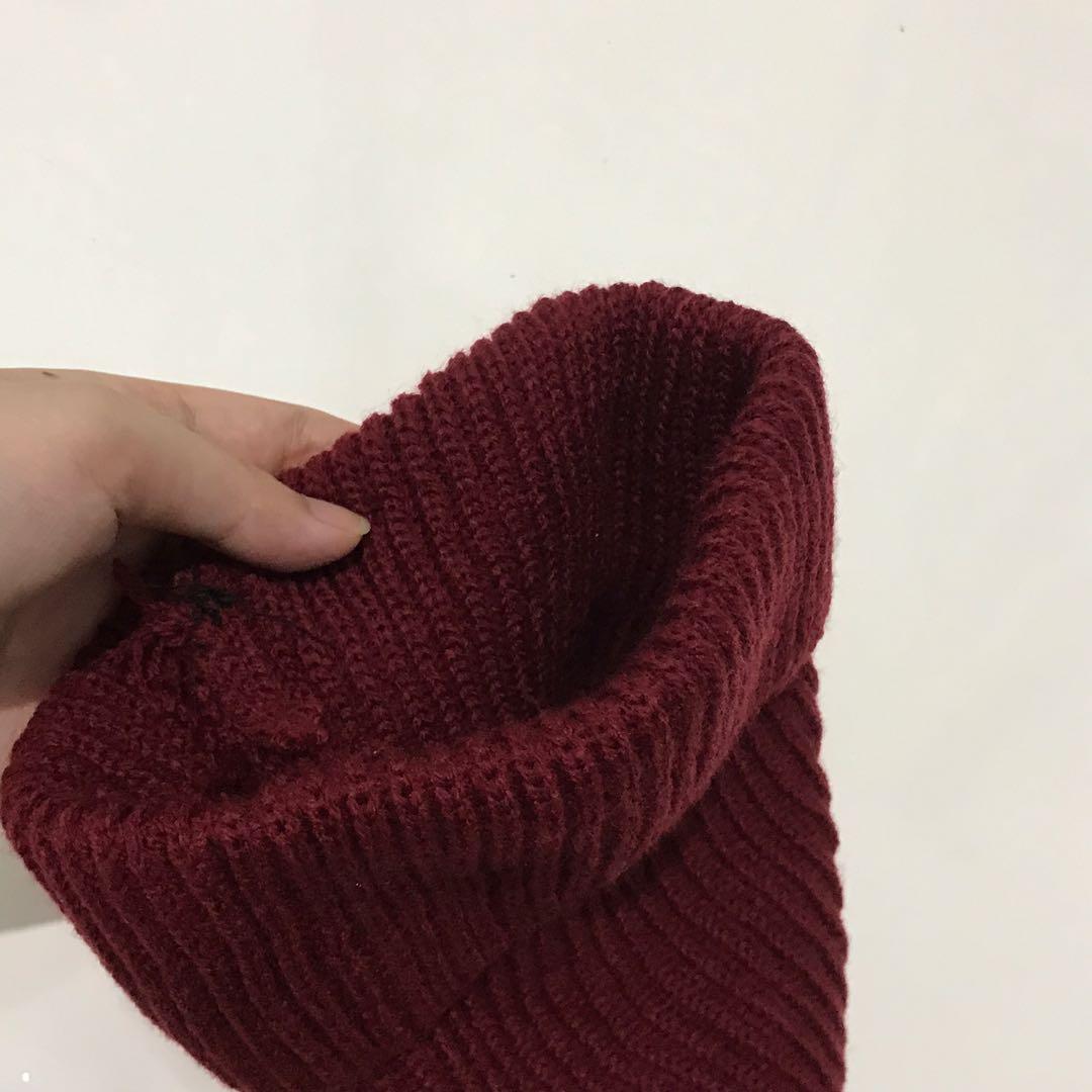 Red Maroon Beanie Hat/ Knit Kupluk 