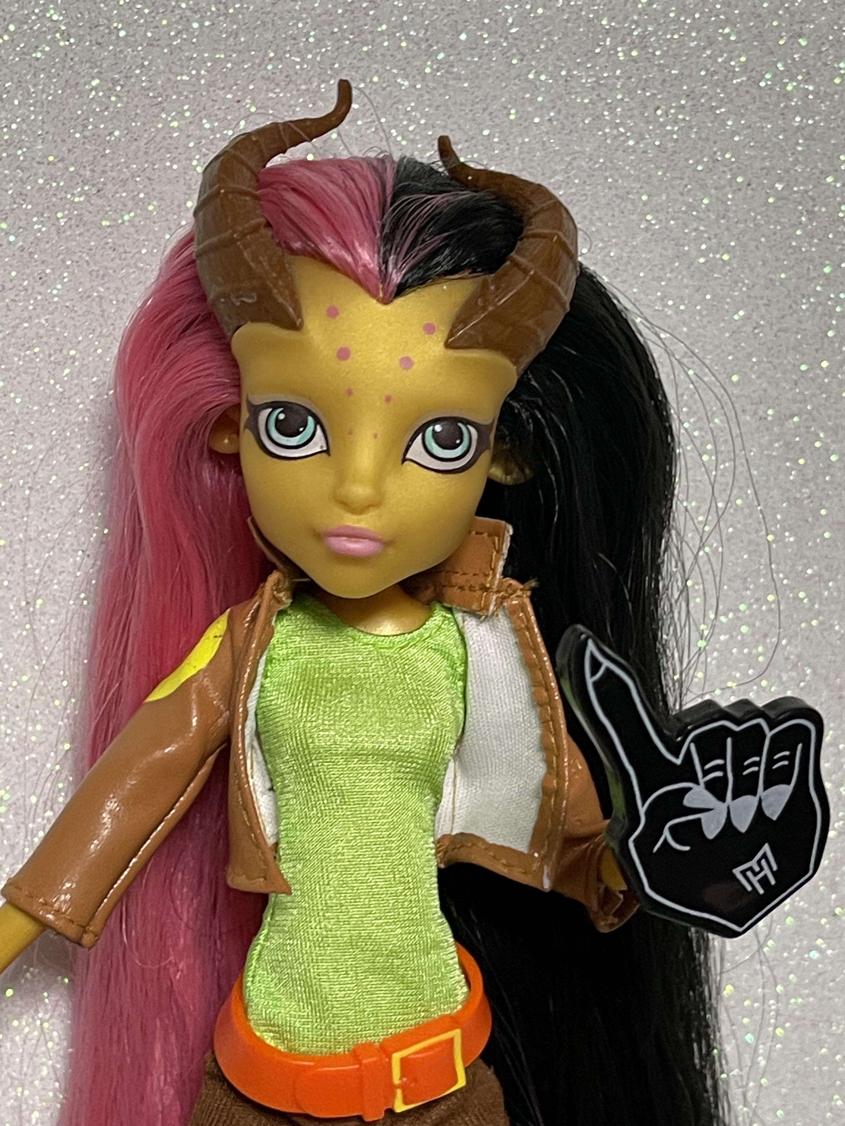 Monster high gilda goldstag doll store