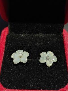 Sakura earrings with 0.10 ct diamond SALE