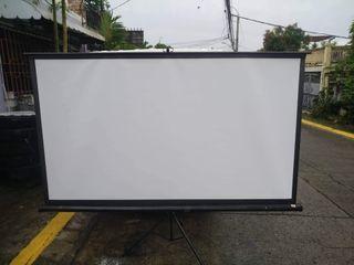 Tripod Projector Screen wid stand 89×51 inches un pinaka screen
