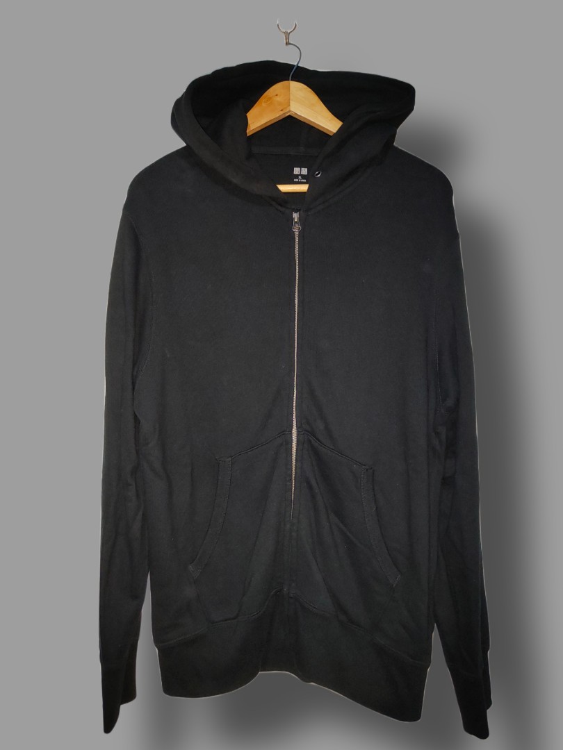 UNIQLO ZIP HOODY, Men's Fashion, Coats, Jackets and Outerwear on Carousell
