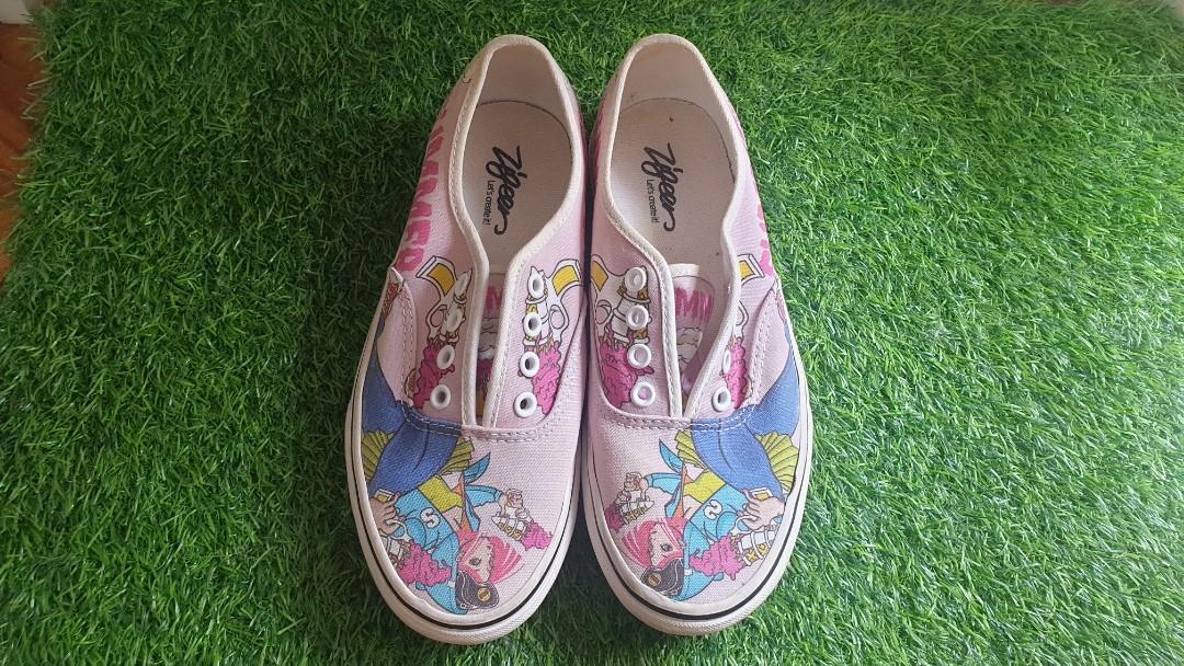 VANS Sci-Fi Summer (Womens) (Category: Sneakers) located in Quezon City. Submitted by romanticfuzz (Listing ID 1166667020, Image 3). Description: VANS Sci-Fi Summer (Womens) P600 (Shipping/delivery care of buyer) - Vans-like style, Zigeer Brand (Bought in Taiwan) - Colorway: Pink with Print - Size: US Mens 5.5 / US Womens 7 / EUR 37 - Issues: heel drag, minimal stains on outsole.