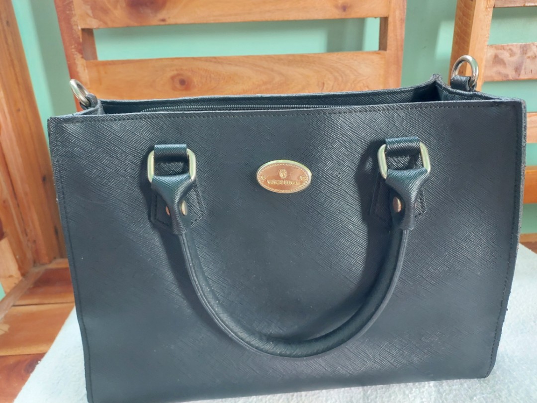 Vincis bench stand alone bag Women s Fashion Bags Wallets Shoulder Bags on Carousell