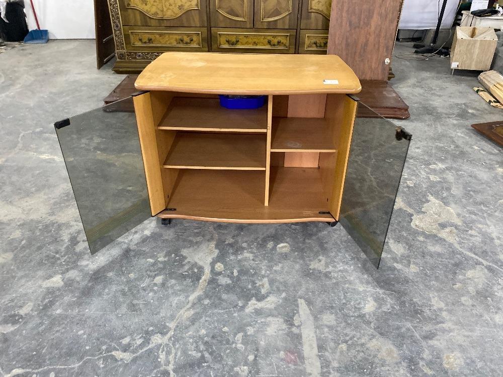 Wooden Small TV with 2 Glass Swing Door / TV Kecil Kayu