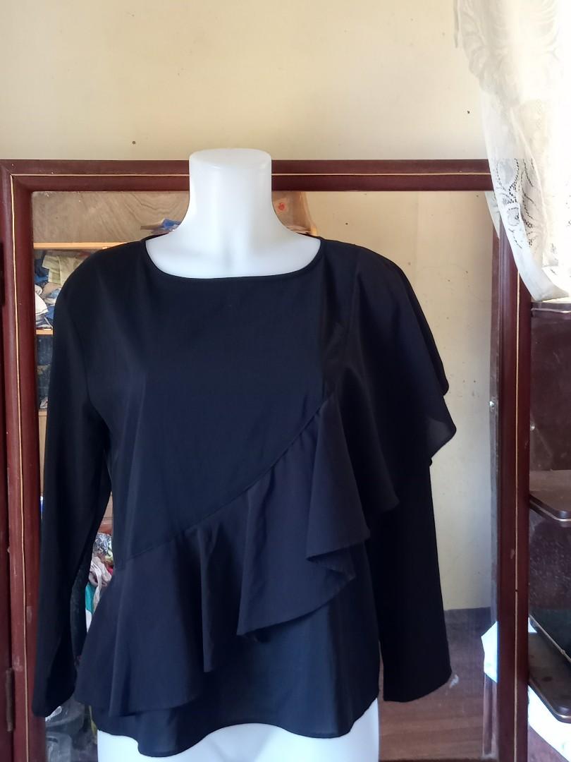 Zara Black Top (Category: Blouses) located in Cavite. Submitted by 2ndchancer (Listing ID 1166640023, Image 2). Description: Zara Black Top With Asymmetrical detail in front to create an hourglass silhouette. medium in tag.