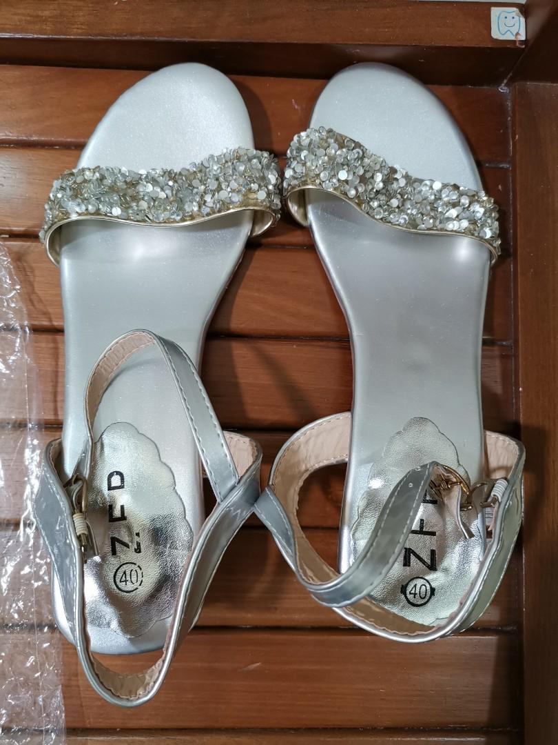 1 1 Buy 1 Free 1 Fire Sale Blink blink lady shoes Buy 1 silver FREE 1 gold size 40