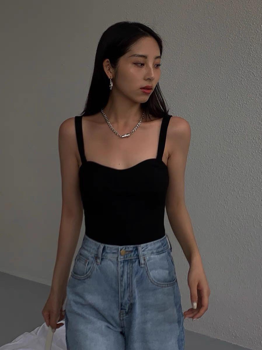 Basic Cami Top (Category: Sleeveless) located in Singapore. Submitted by pixiemrkt (Listing ID 1166976073, Image 1). Description: Brand new in bag Zip closure at the back Straps are detachable (refer to pics) Fabric material is of high quality Size M (refer to pics for measurements) Fits UK6-8.
