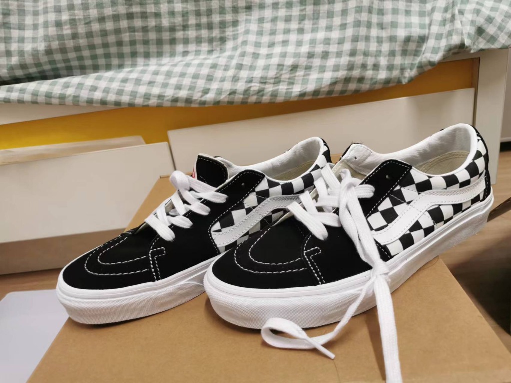 Brand new genuine vans skate shoes with receipt, Women's Fashion