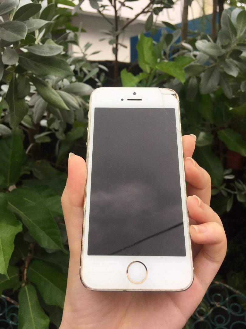 Broken iPhone 5s (Category: Others) located in Quezon City. Submitted by lizzieloco (Listing ID 1166928477, Image 1). Description: Broken iPhone 5s - bought in the US - all original parts, never been repaired - can be used for parts - amount of storage unsure, either 16 or 32gb - does not turn on Sold as is MOP - BPI - BDO - Gcash.