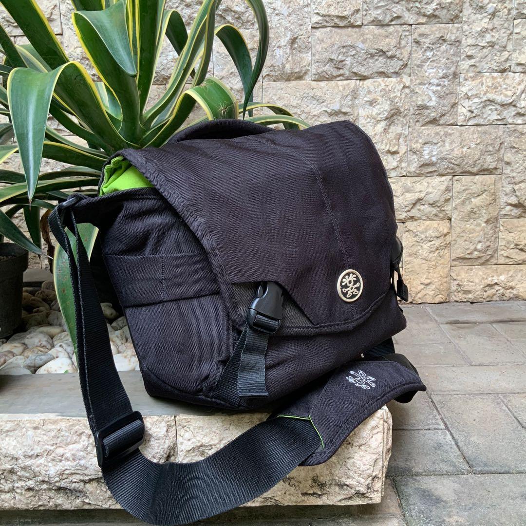 CRUMPLER THE SIX MILLION DOLLAR HOME CAMERA SLING BAG BLACK