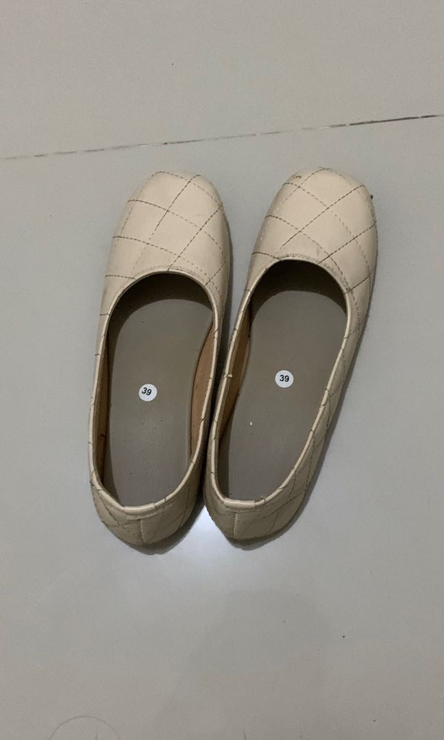 Flat Shoes Cream, Fesyen Wanita, Sepatu 