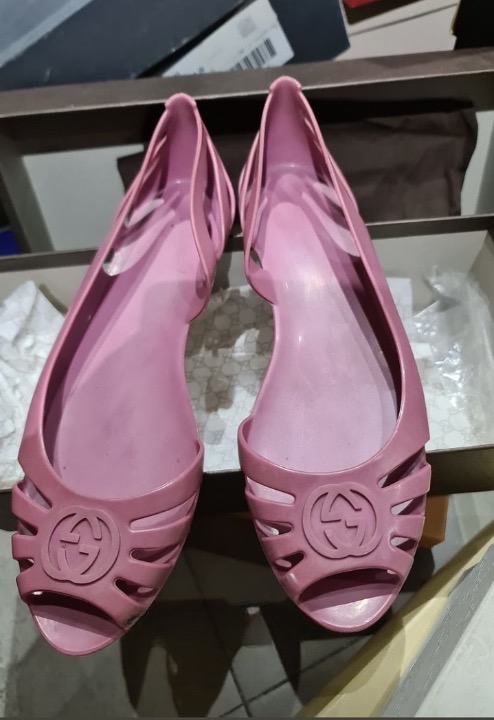 Gucci best sale jelly flats
