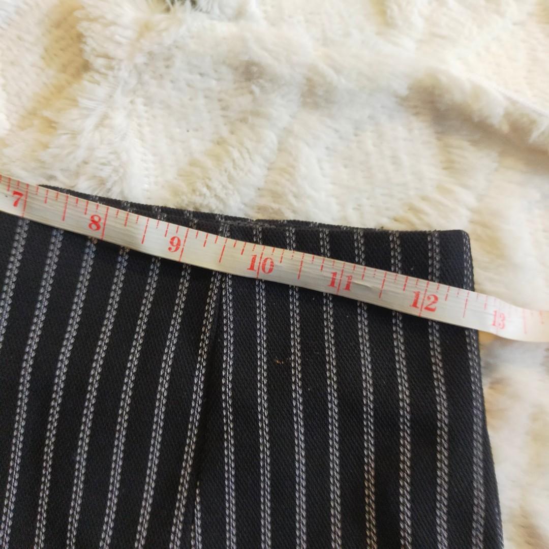 highwaist trouser shorts (Category: Shorts) located in Quezon City. Submitted by _DeclutterQC (Listing ID 1166969483, Image 2). Description: with side zipper.