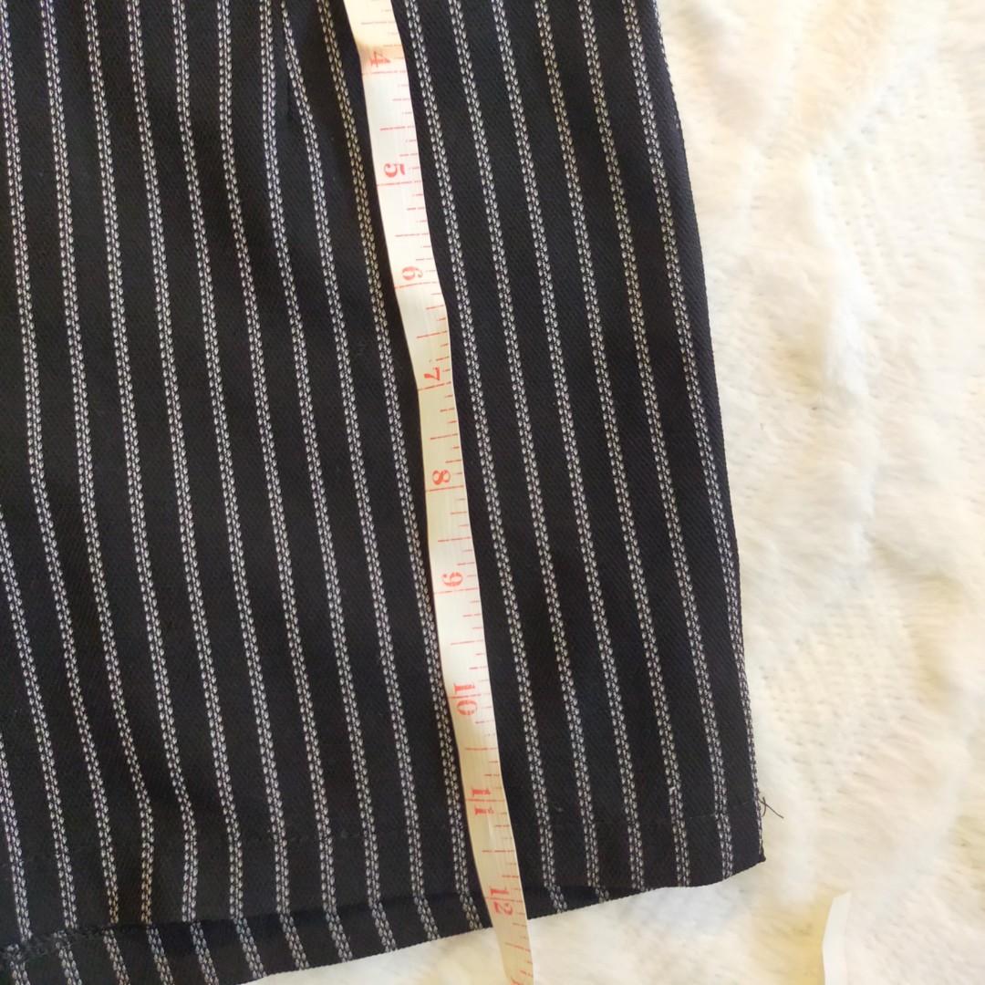 highwaist trouser shorts (Category: Shorts) located in Quezon City. Submitted by _DeclutterQC (Listing ID 1166969483, Image 3). Description: with side zipper.
