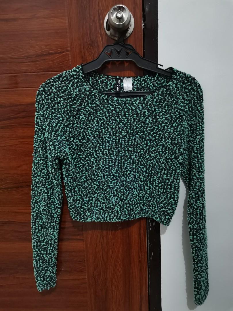 H&M Textured Longsleeves Crop Top (Category: Longsleeves) located in Bulacan. Submitted by faaaithyyy (Listing ID 1166966399, Image 1). Description: Only worn once Rfs: Doesn't fit me anymore 🥲.