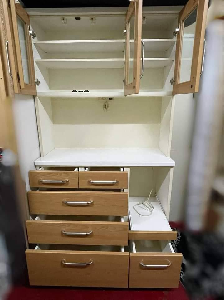 Kitchen Adjustable shelves Duco wood finish Good as new L41 W16